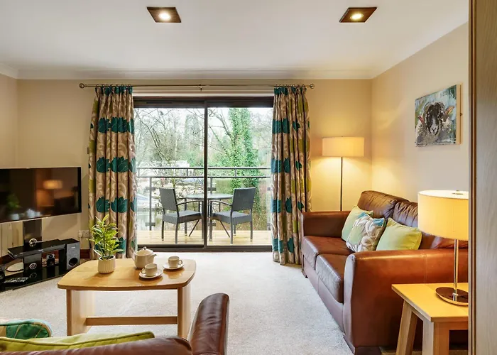 2 Bedroom Lake District Cottage At Windermere Marina Village