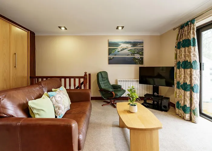 2 Bedroom Lake District Cottage At Windermere Marina Village